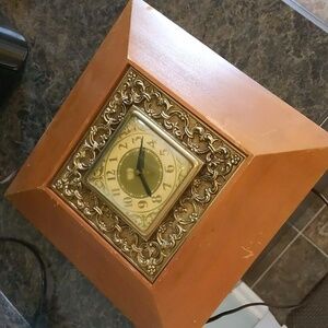 Harben co. electric clock. Mid Century Modern. Bubble glass with wood and brass.